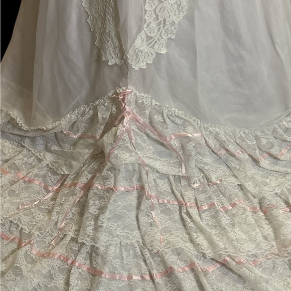 Vintage 1970s Lace Wedding Dress | Boho Cottagecore Bridal Gown with Train & Pin - Picture 11 of 14